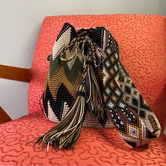 Wayuu | Mochila Woven Drawstring Chevron Earth Tones Crossbody Bag w Tassels - Picture 2 of 9
